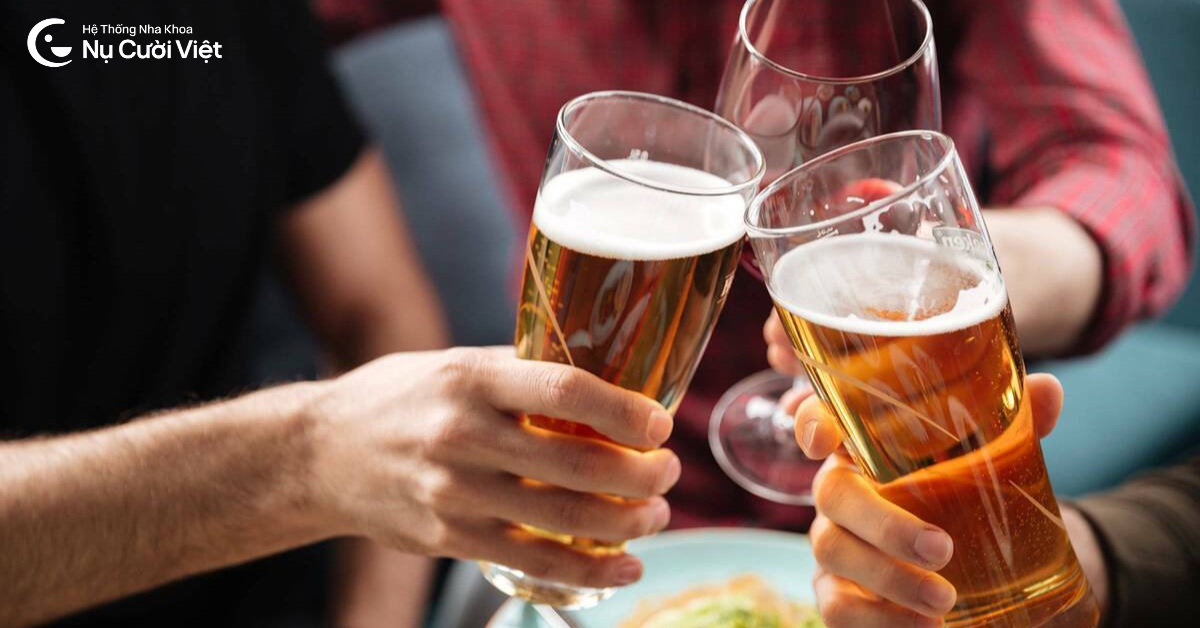 có được uống bia sau khi làm răng sứ không