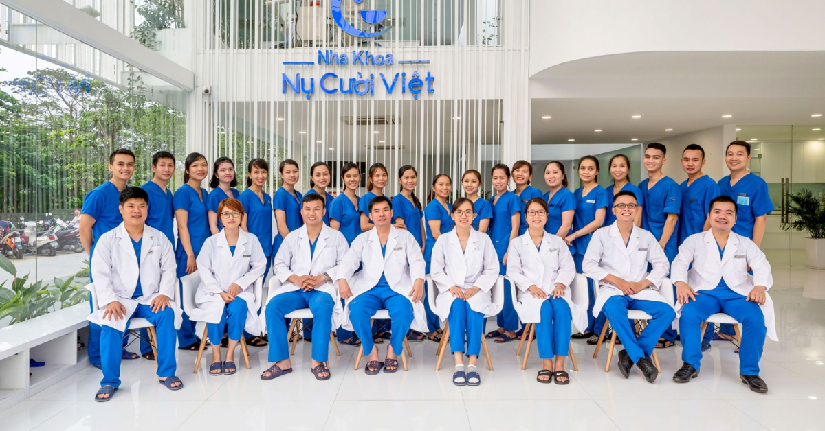 đội ngũ bác sĩ cấy ghép implant tại nha khoa nụ cười việt
