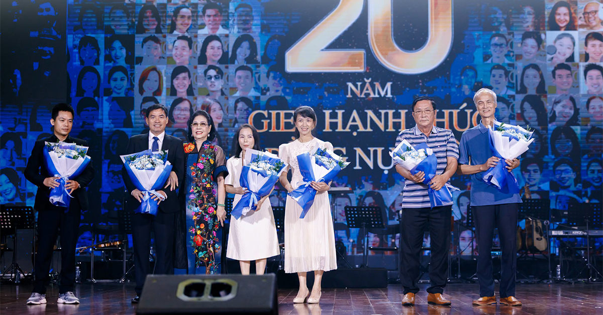 tri ân bác sĩ trong đêm gala kỷ niệm 20 năm