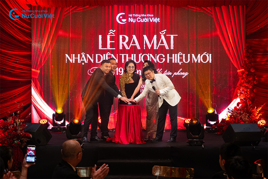 Nụ Cười Việt - NHA KHOA NỤ CƯỜI VIỆT CÔNG BỐ NHẬN DIỆN THƯƠNG HIỆU MỚI - TIẾP BƯỚC 19 NĂM HÀO KHÍ TIÊN PHONG