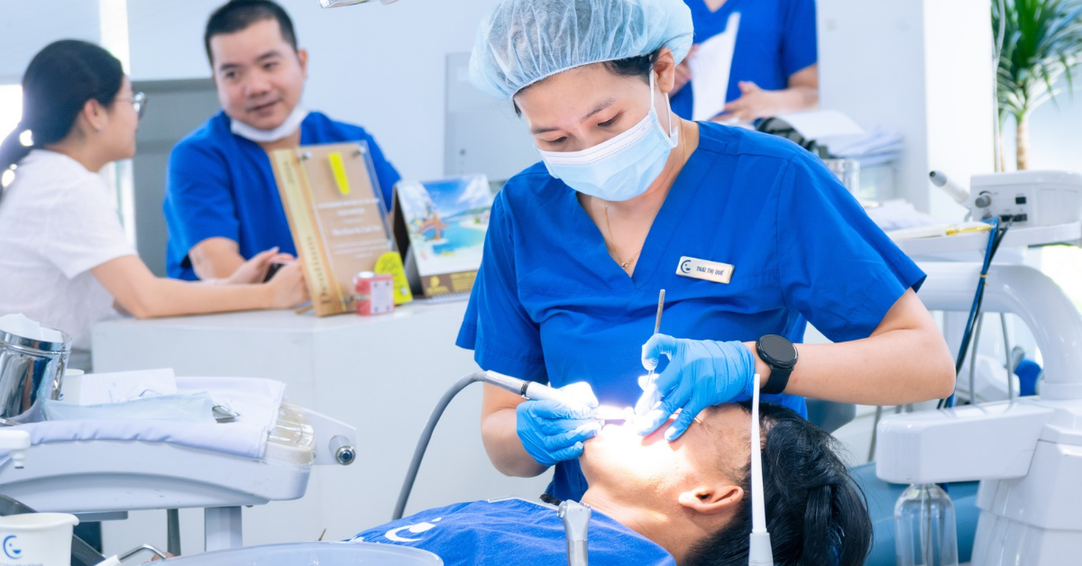 khi nào nên đi kiểm tra sau khi làm răng sứ
