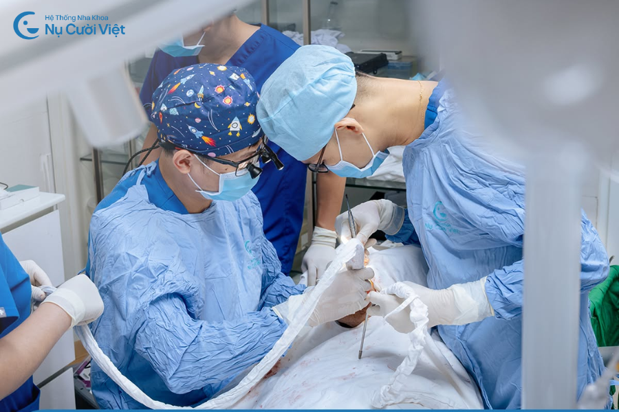 Nụ Cười Việt - Cấy ghép Implant không đau tại Huế bằng công nghệ định vị kỹ thuật số